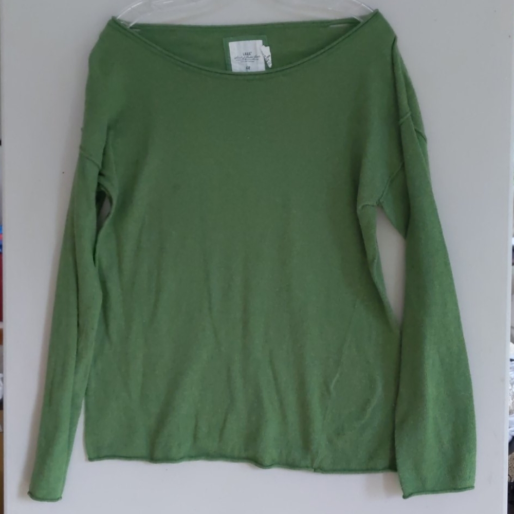 🌺5/$15🌺Cute scoop neck sweater.